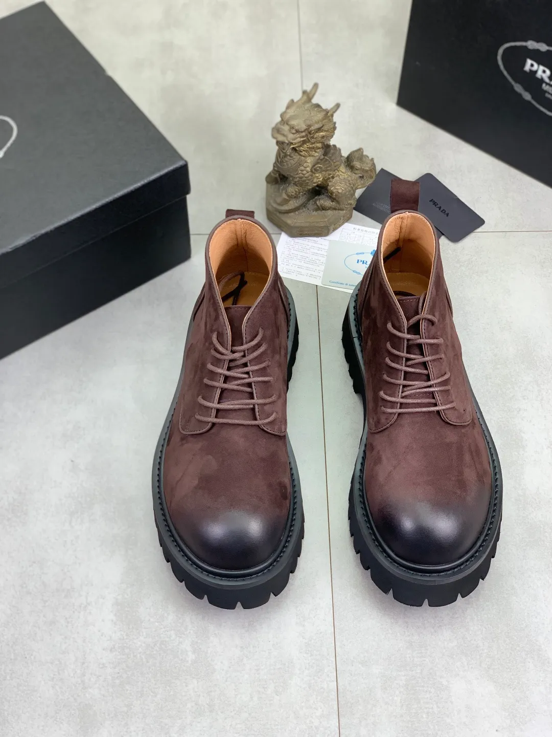 Men's shoes 💰P560 💰[New style]🔥🆕Hot model [PRADA]Prada🔝High-top Chelsea Martin boots are a high-end brand of men's shoes. The uppers are made of top-layer calfskin imported from Italy➕top-layer pigskin lining for the feet🔥, making walking more convenient and comfortable! Exclusive new style, stunning work [color]! Create a fashionable personality to set off your uniqueness! Create a fashionable personality to set off your uniqueness! A must-have for trendy men! Classic🔥super wear-resistant rubber outsole, size: 38-44 (45 can be customized) black or brown🉑️choose